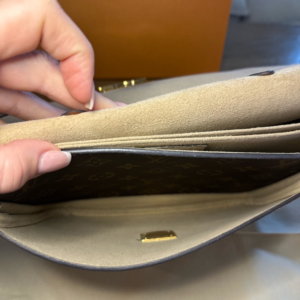 Louis Vuitton Monogram Vaugirard in Creme - Picture 13 of 16